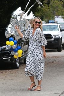 Molly Sims feet photo thumbnail