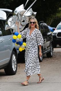 Molly Sims feet photo thumbnail