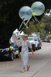 Molly Sims feet photo thumbnail