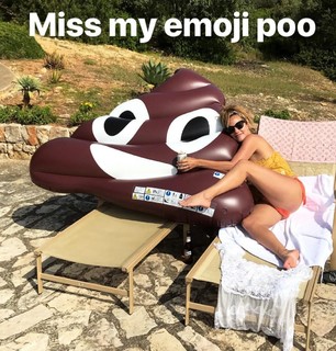 Caroline Flack feet photo thumbnail