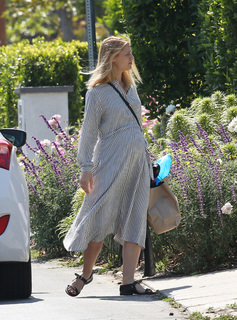 Claire Danes feet photo thumbnail