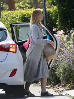 Claire Danes feet photo thumbnail
