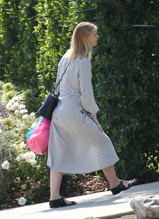 Claire Danes feet photo thumbnail
