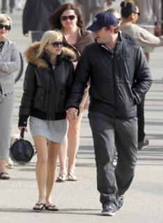 Anna Faris feet photo thumbnail