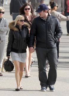 Anna Faris feet photo thumbnail