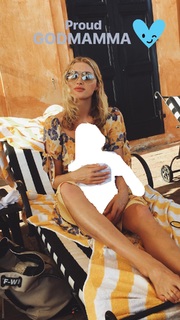 Elsa Hosk feet photo thumbnail
