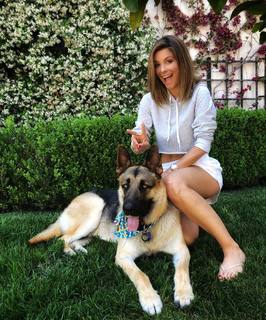 Maria Menounos feet photo thumbnail