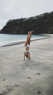 Vale Genta feet photo thumbnail