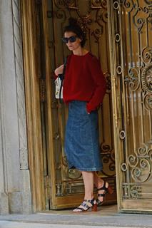 Katie Holmes feet photo thumbnail