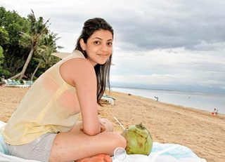 Kajal Aggarwal feet photo thumbnail