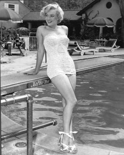 Marilyn Monroe feet photo thumbnail