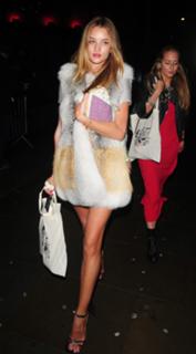 Rosie Huntington-Whiteley feet photo thumbnail