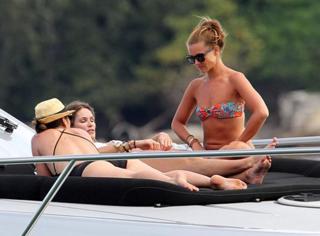 Elle Macpherson feet photo thumbnail
