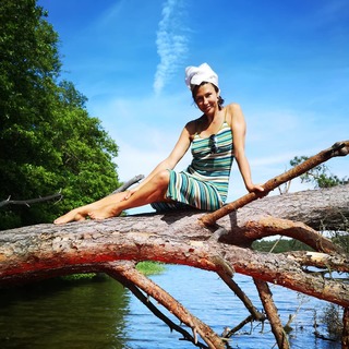Anna Popek feet photo thumbnail