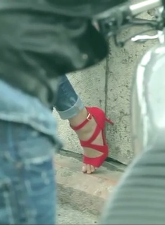 Kriti Sanon feet photo thumbnail