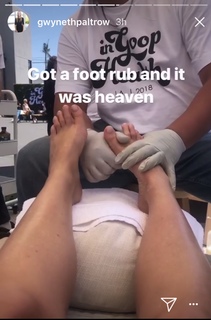 Gwyneth Paltrow feet photo thumbnail