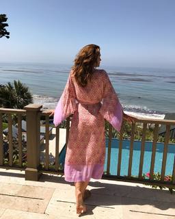 Cindy Crawford feet photo thumbnail