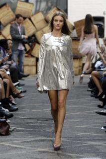 Rosie Huntington-Whiteley feet photo thumbnail