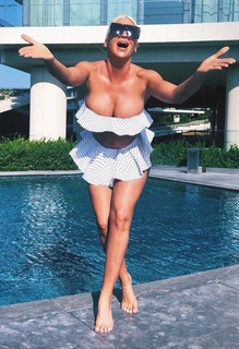 Jelena Karleusa feet photo thumbnail