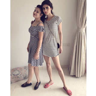 Mouni Roy feet photo thumbnail