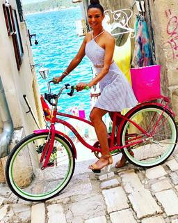 Eva LaRue feet photo thumbnail