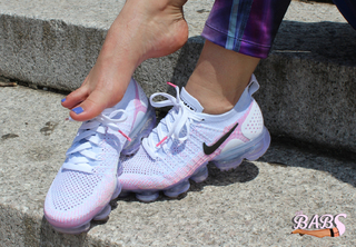 Rebecca Berardi feet photo thumbnail