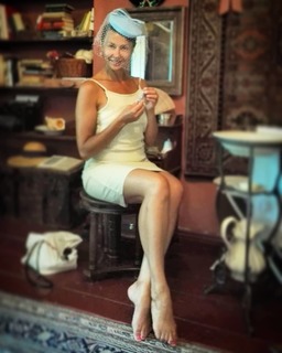 Anna Popek feet photo thumbnail
