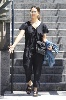 Jessica Alba feet photo thumbnail
