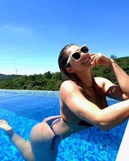 Lívia Andrade feet photo thumbnail