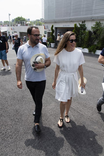 Hilary Swank feet photo thumbnail