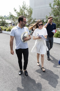 Hilary Swank feet photo thumbnail
