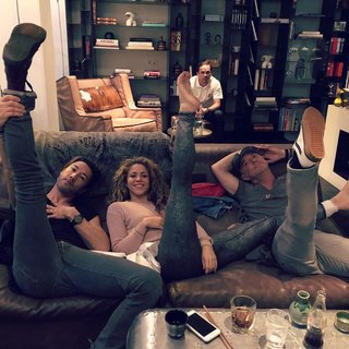 Shakira feet photo thumbnail