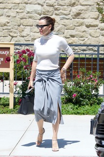 Jennifer Garner feet photo thumbnail