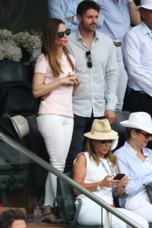 Hilary Swank feet photo thumbnail