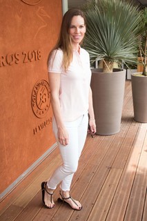 Hilary Swank feet photo thumbnail