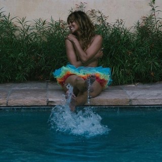 Halle Berry feet photo thumbnail