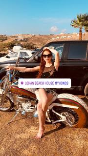 Lindsay Lohan feet photo thumbnail