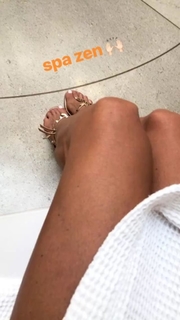 Victoria Silvstedt feet photo thumbnail