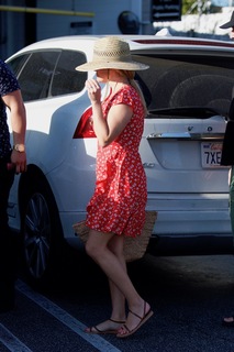 Reese Witherspoon feet photo thumbnail