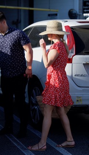 Reese Witherspoon feet photo thumbnail