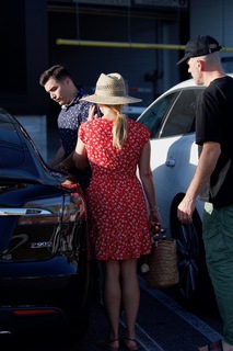 Reese Witherspoon feet photo thumbnail