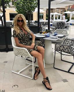 Victoria Silvstedt feet photo thumbnail