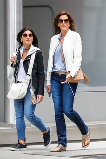Cindy Crawford feet photo thumbnail