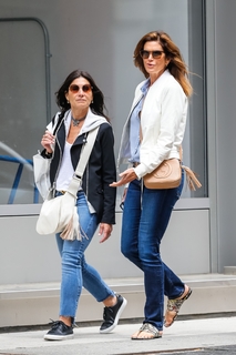 Cindy Crawford feet photo thumbnail