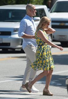 Reese Witherspoon feet photo thumbnail