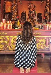 Isis Valverde feet photo thumbnail