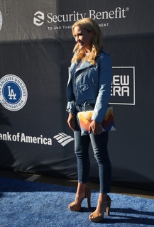 Emily Osment feet photo thumbnail