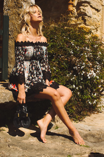 Cristina Ferreira feet photo thumbnail