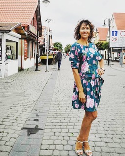 Anna Popek feet photo thumbnail