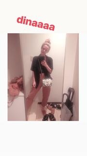 Riley Keough feet photo thumbnail